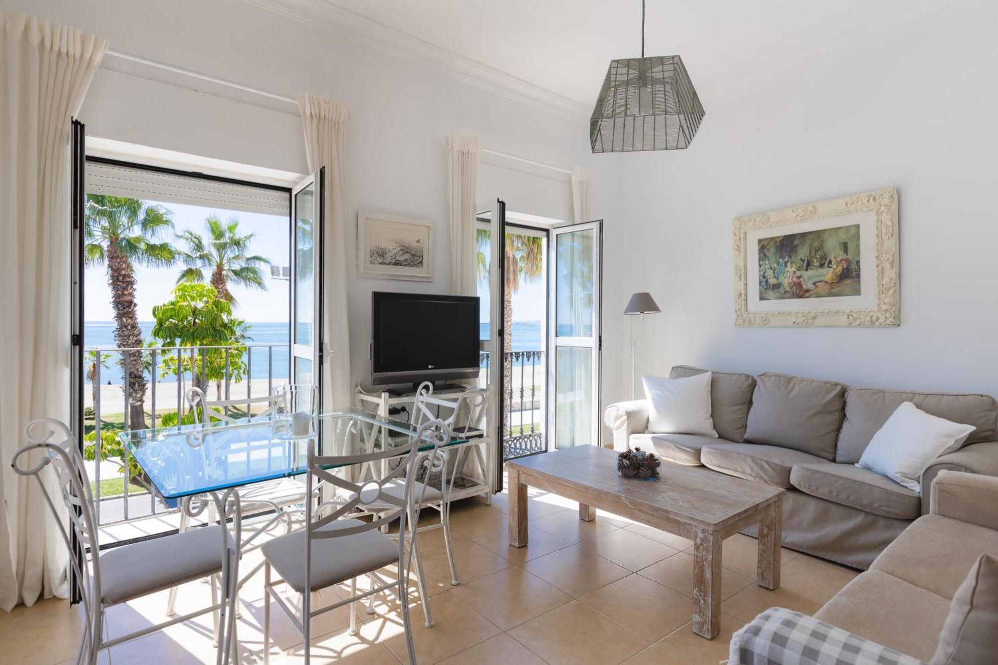 Apartamento Con Encanto En Primera Linea De Playa Malaga Bagian luar foto