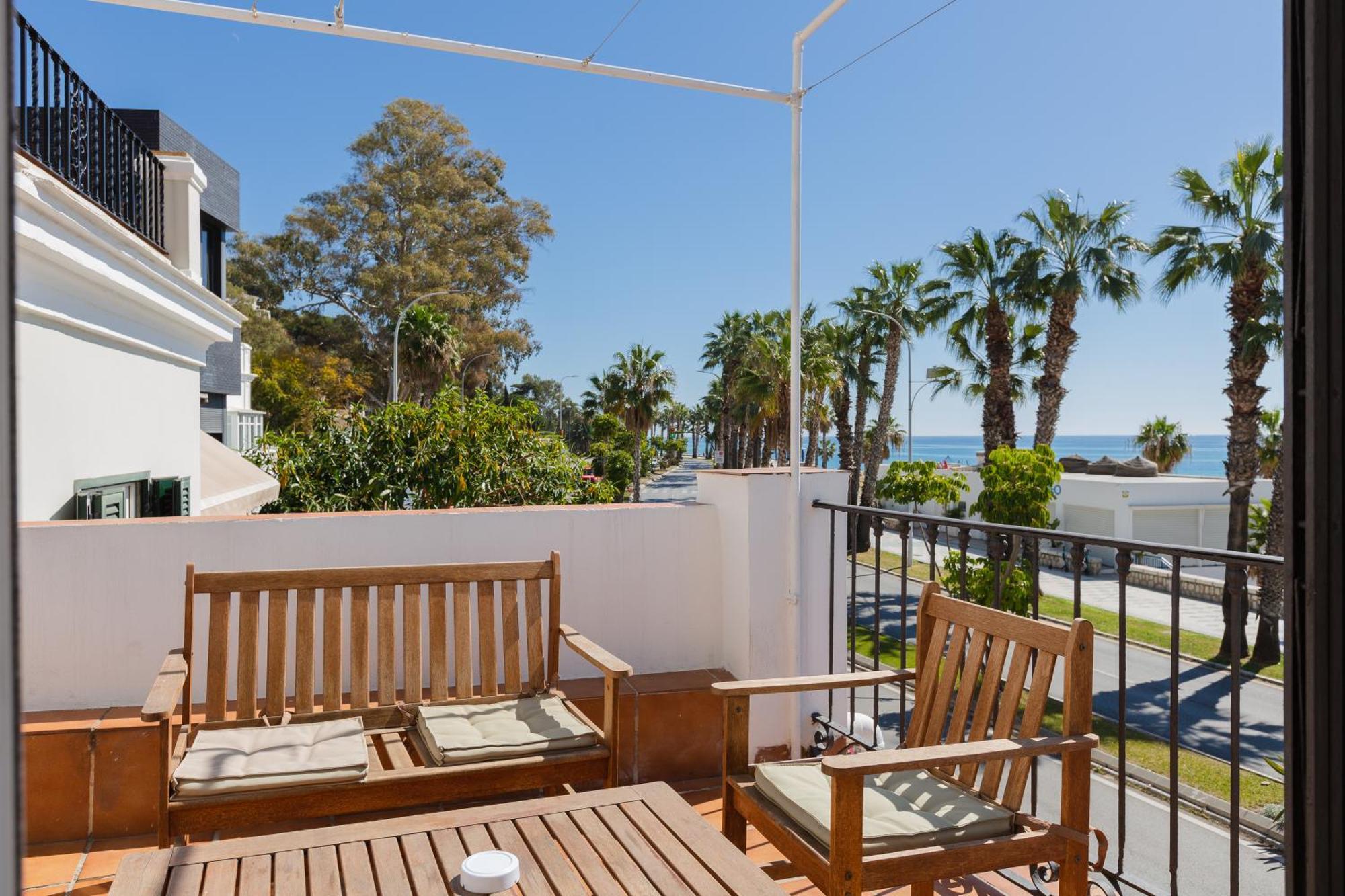 Apartamento Con Encanto En Primera Linea De Playa Malaga Bagian luar foto
