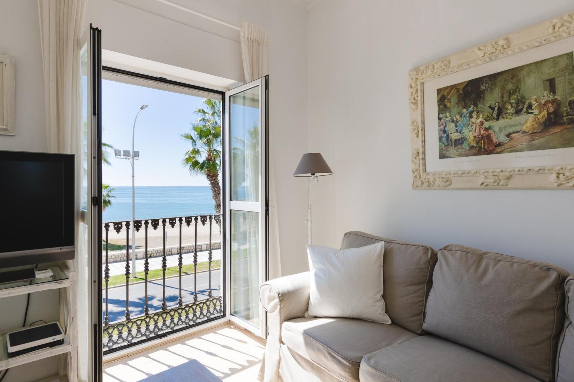 Apartamento Con Encanto En Primera Linea De Playa Malaga Bagian luar foto