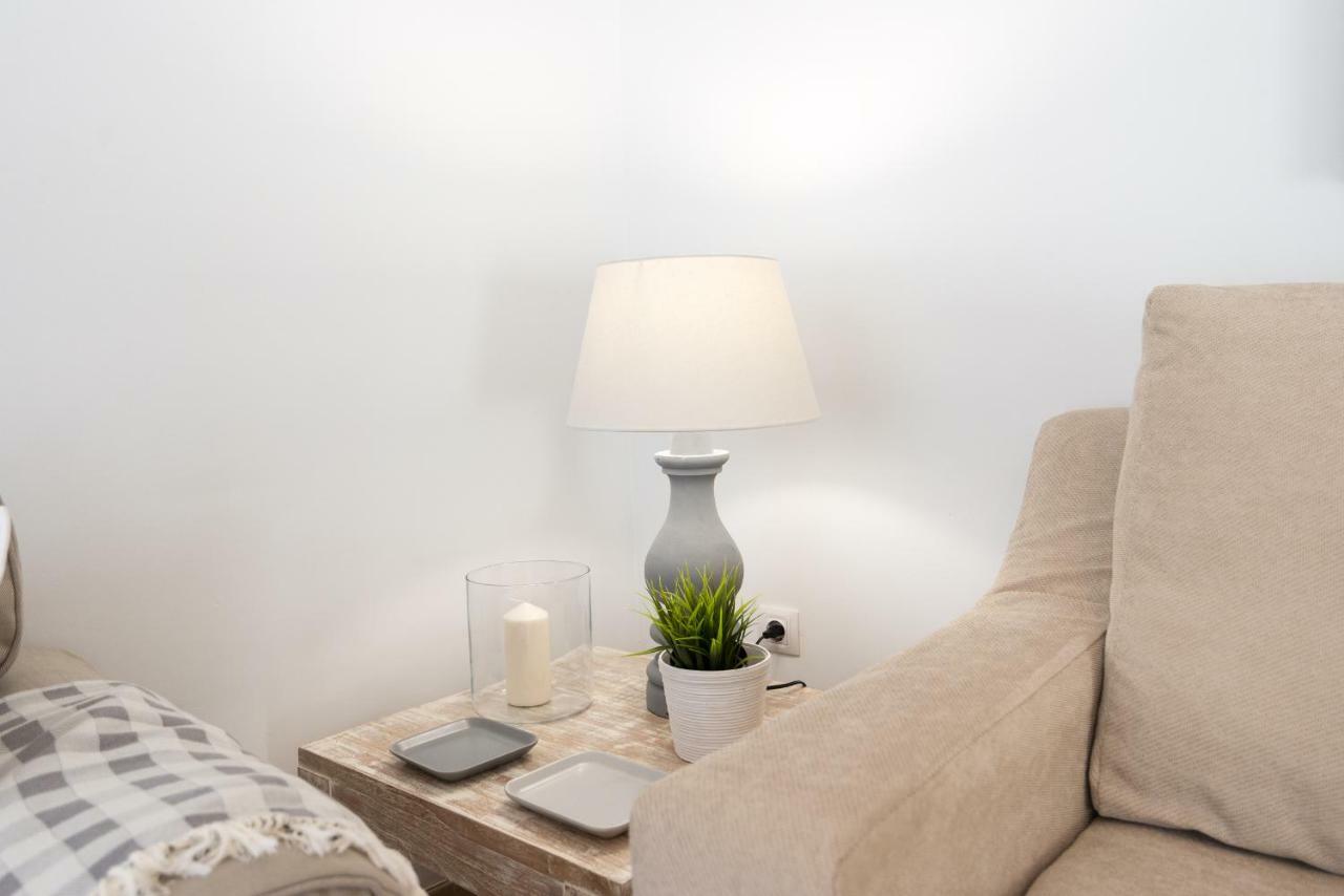 Apartamento Con Encanto En Primera Linea De Playa Malaga Bagian luar foto