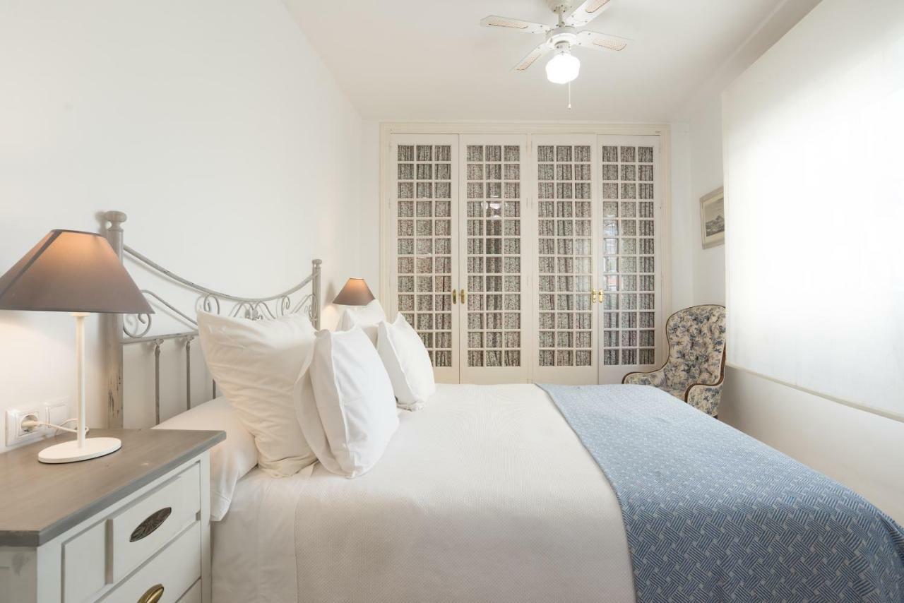 Apartamento Con Encanto En Primera Linea De Playa Malaga Bagian luar foto