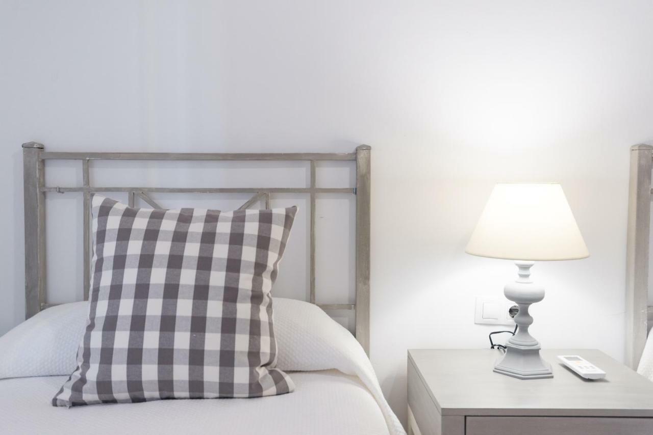 Apartamento Con Encanto En Primera Linea De Playa Malaga Bagian luar foto