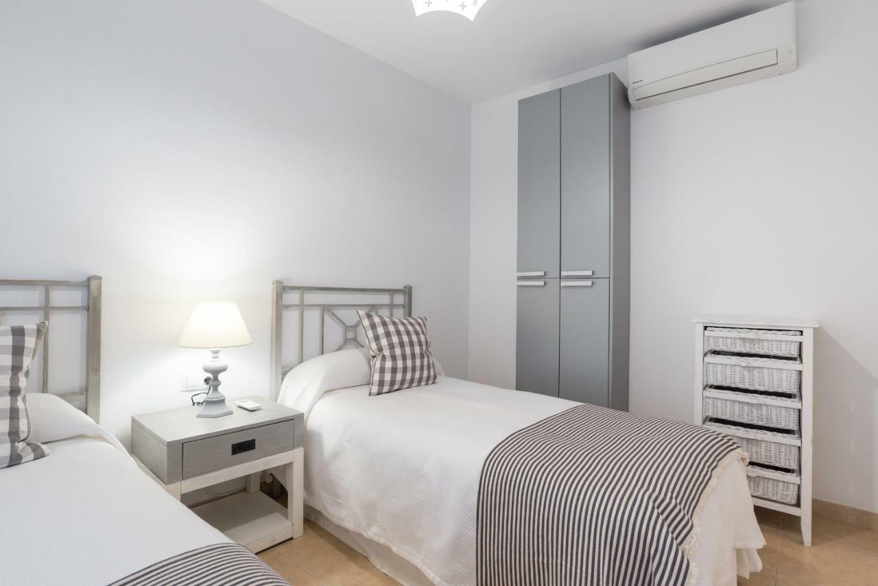 Apartamento Con Encanto En Primera Linea De Playa Malaga Bagian luar foto